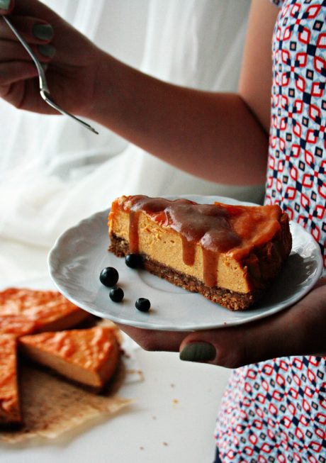 cheesecake vegan con zucca arachidi arance