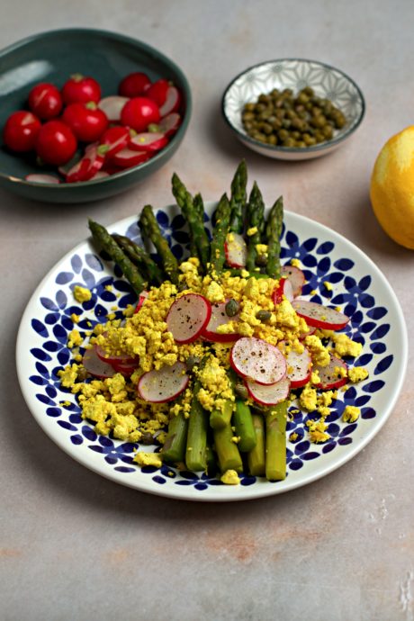 Mimosa di asparagi con tofu strapazzato