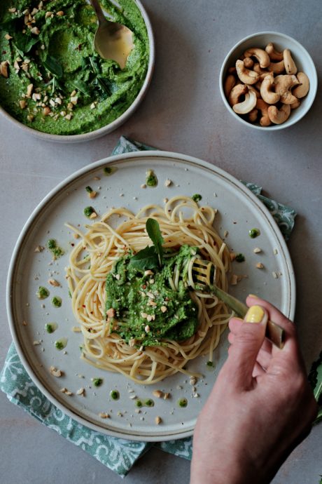 Spaghetti con pesto di tarassaco