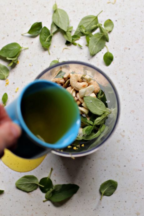 ingredienti per il pesto di origano fresco