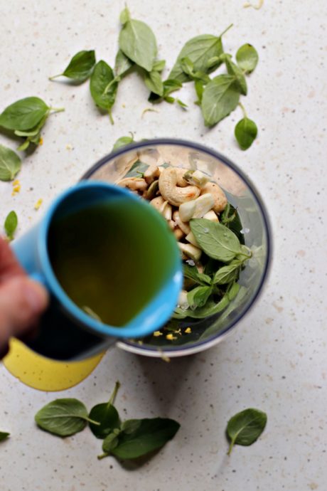 ingredienti per il pesto di origano fresco