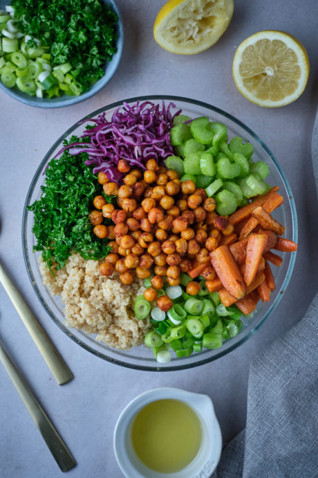 tabbouleh di quinoa con carote arrosto e ceci croccanti