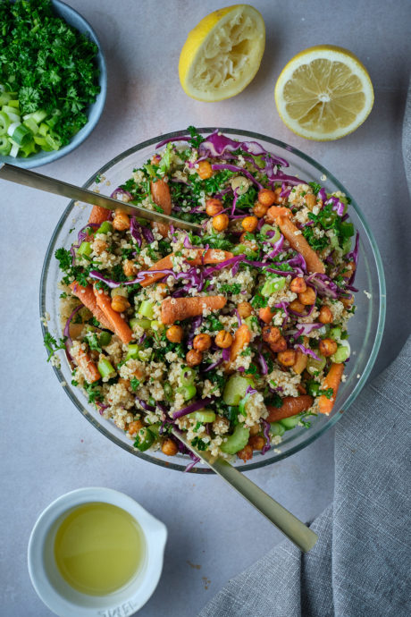 tabbouleh di quinoa con carote arrosto e ceci croccanti