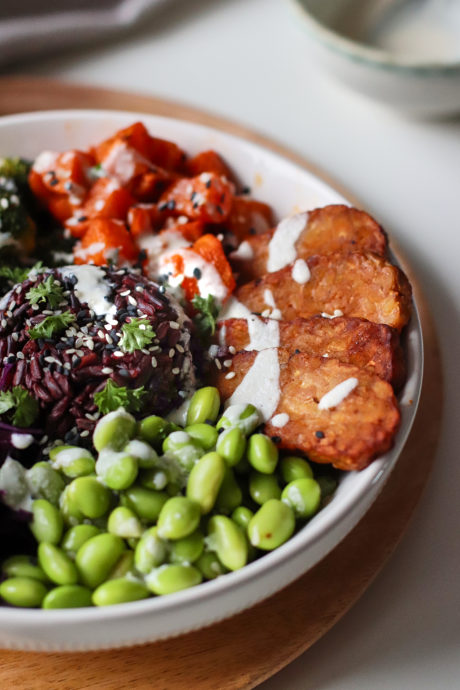 poke bowl invenrale con tempeh