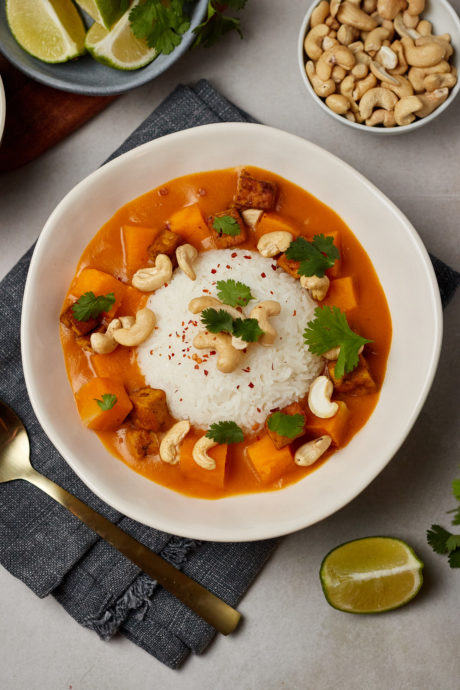 curry con zucca, tofu e anacardi